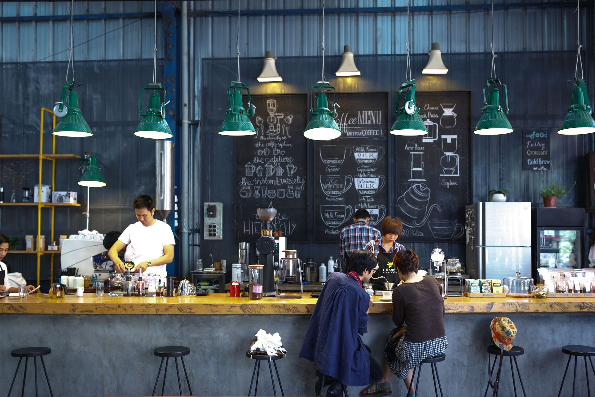 Do you love drinking coffee? Be sure to pick a healthier brand! (Image via Pexels)